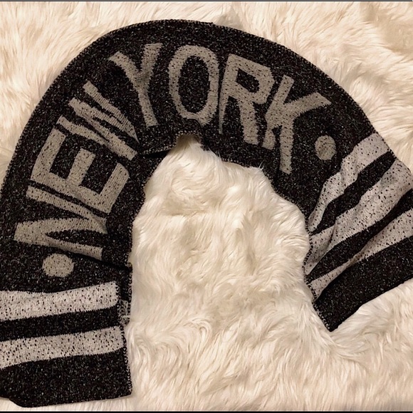 Urban Outfitters City Intarsia New York Scarf - Picture 1 of 6